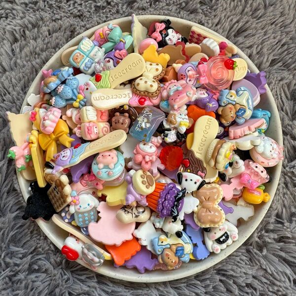 【B品】【箱での発送】デコパーツ170個以上 ハンドメイド 貼り付けパーツ 大量