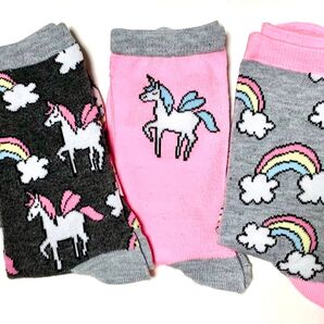 新品 未使用 めちゃ可愛 女の子 虹 ユニコン 靴下 ルームしゃれ アメキャ スニーカー ソックス