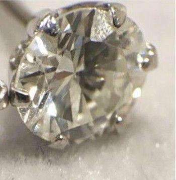 ダイヤモンド ピアス 片方のみ