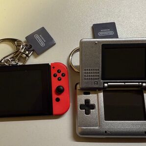 ニンテンドーミュージアム ゲームハードキーホルダーコレクション ニンテンドーDS Switch 2個セット