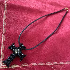 ハンドメイド★黒クロスチョーカー スワロフスキービーズ アクセサリー