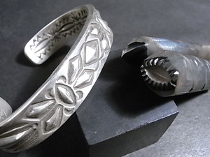  Navajo group hand made engraving for stamp li way z stamp / chisel 42/ Indian jewelry Old style NAVAJOINDIAN silver jewelry silver skill 