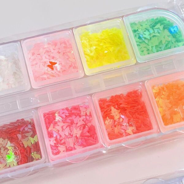 ネイルパーツ ホログラム 蝶 ラメ グリッター カラフル 24色 ピンセット付き スパンコール ネイルアートキット 可愛い 綺麗