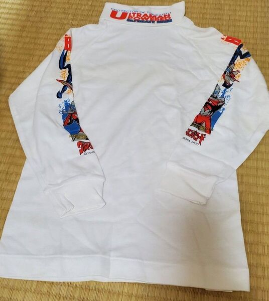 長袖Tシャツ ロンT 古着 トップス ホワイト ウルトラマンパワード タートルネック レア レトロ 120