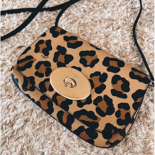 ショルダーバッグ バッグ ブランド 肩掛け coach コーチ アニマル ヒョウ柄 ショルダーバッグ 収納 アクセントに◎