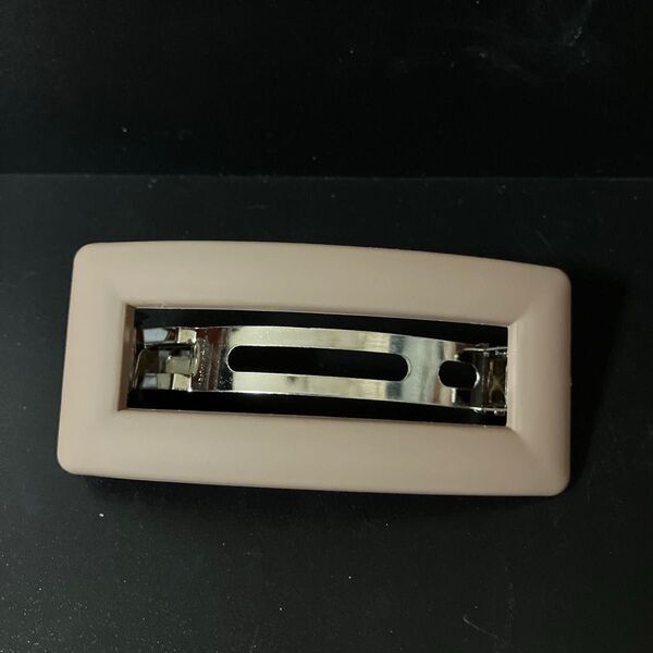 ☆既製品【バレッタ8cm×3.5cm】ベージュ オブロング(長方形) 中抜き