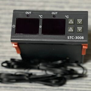 デジタル温度サーモスタット STC3008 デュアル ディスプレイ デュアル NTC プローブ センサー温度により制御 (12V)