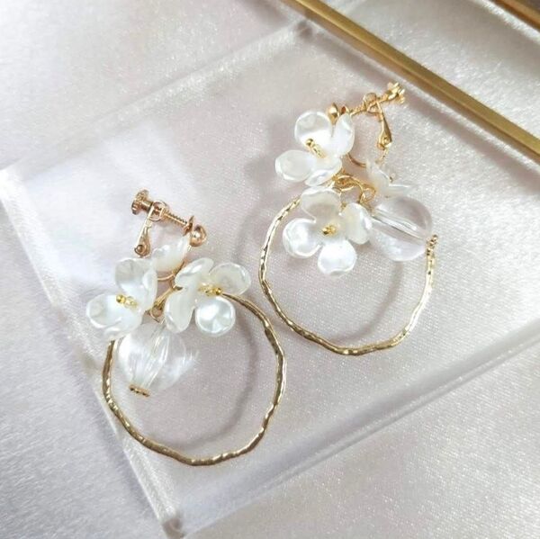 【No.92】 アレルギー対応 ハンドメイド イヤリング ピアス フラワー 花 パール クリア ブライダル 結婚式 ウエディング