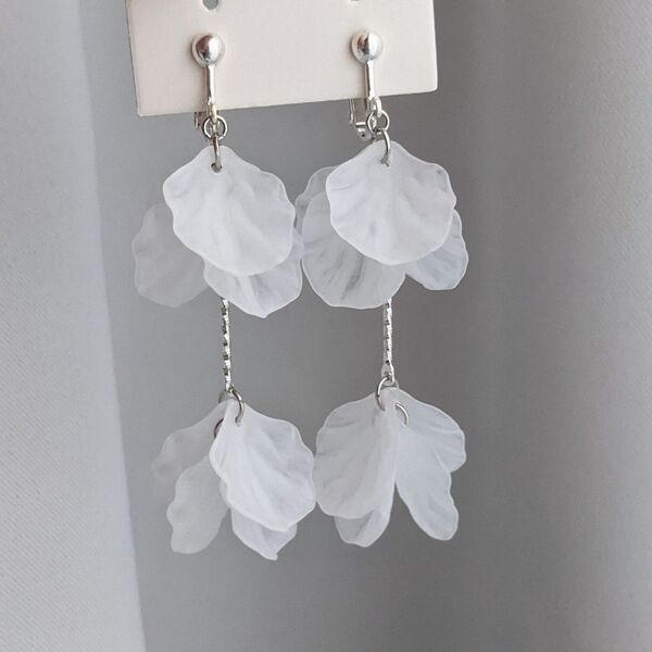 【No.67】 ハンドメイド イヤリング ピアス フラワー 花 ウェディング ブライダル 結婚式 ホワイト すりガラス風