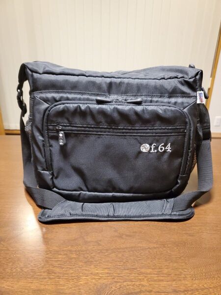 f.64 SHOULDER CAMERA BAG 11L ブラック
