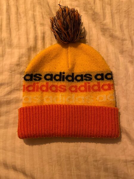 セール中!美品 adidas アディダス ボンボンニット帽 ビーニーy2k ロゴ連