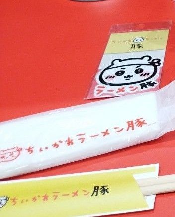 ちいかわ★ラーメン豚のステッカーと割り箸、おしぼりセット