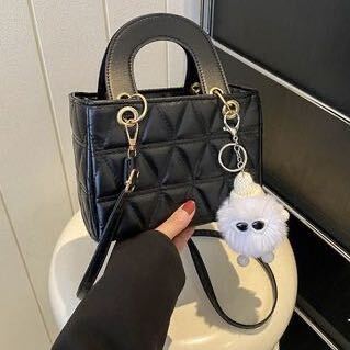 SALE★ショルダーバッグ ぼんぼんキーホルダー ブラック 【536】ハンドバッグ 2WAY レディース 斜めがけ