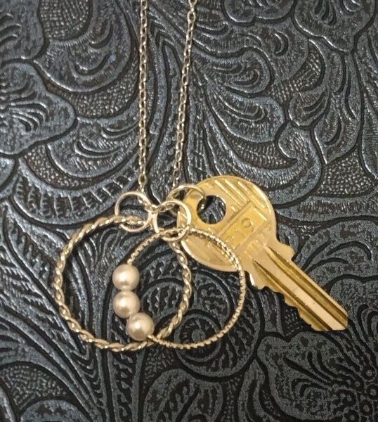 ルイヴィトン 219 カデナ南京錠の鍵 ネックレスペンダント ビンテージアクセサリー メタルチャームが可愛い