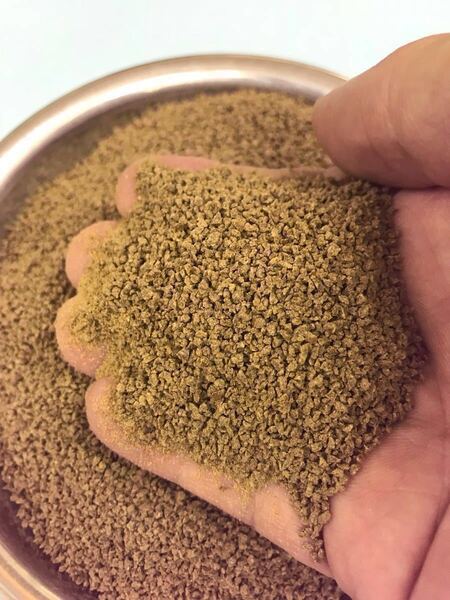 ヘラブナ釣り 餌 へラペレット 1㎜(Mサイズ)1kg入り サナギミール大量配合で集魚効果抜群 送料無料