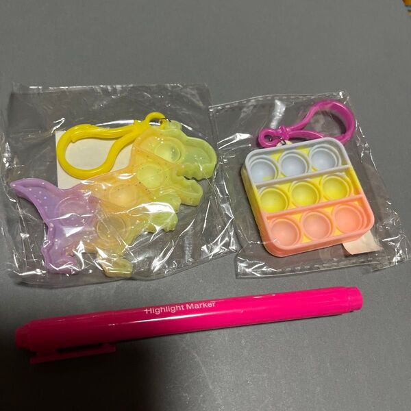 プッシュポップ キーホルダー プチプチ ぷにぷに 恐竜 ダイナソー スクエア 未開封