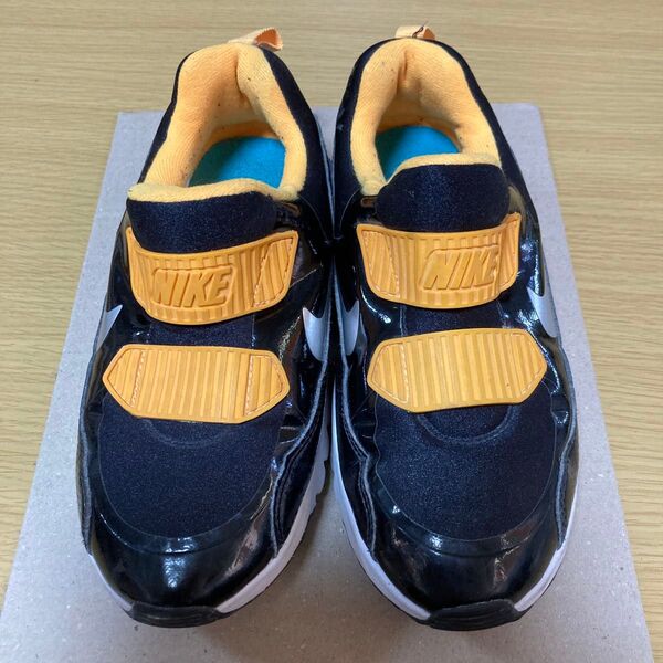 NIKE スニーカー 3y 22cm