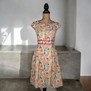 TOCCA リバティ◎膝丈ワンピース 花柄 フレンチスリーブ 清楚ガーリーお洒落