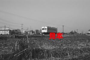 鉄道写真、35ミリネガデータ、01028050002、東武鉄道熊谷線、キハ2000形、撮影地不明、1983.01.15、（3104×2058）