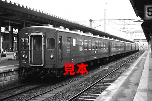 鉄道写真、35ミリネガデータ、02329080001、50系客車、盛岡駅、1983.07.21、（3019×2002）