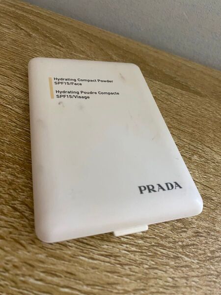 PRADA ファンデ