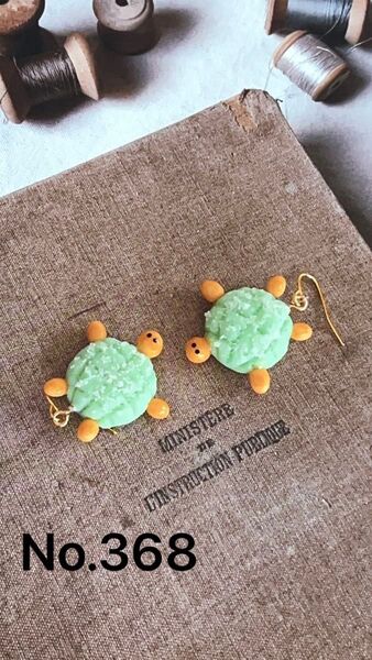 ハンドメイド ミニチュア カメさんメロンパンピアス アレルギー対応ピアス(ニッケルフリー)