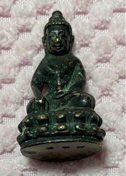 仏教美術 銅製 小さい仏像 タイのパラクルアンお守り運気上昇・災難回避など多数の効果が期待できます。