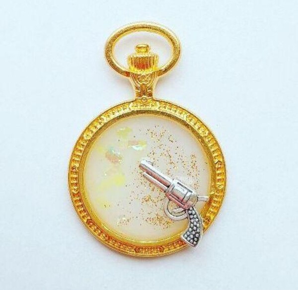 ※ハンドメイド※ レジン 懐中時計型ピストルチャームと砂金のネックレス ゴールデンカムイ 鶴見篤四郎 イメージ