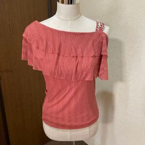 オフショルダーシャツ