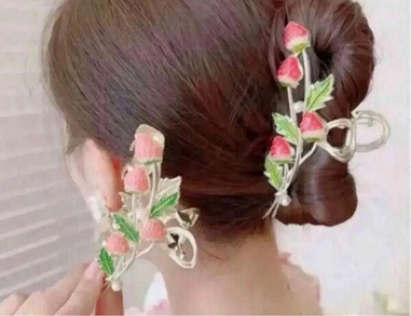 真っ赤 赤いいちご ヘアクリップ バンズクリップ 髪留め まとめ髪 クリップ ヘアアクセサリー 髪 ヘアクリップ