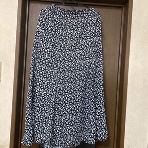 ハニーズ 小花柄ロングスカート