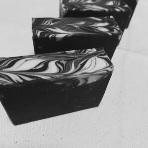 コールドプロセス製法ブラック石鹸【竹炭パウダー】