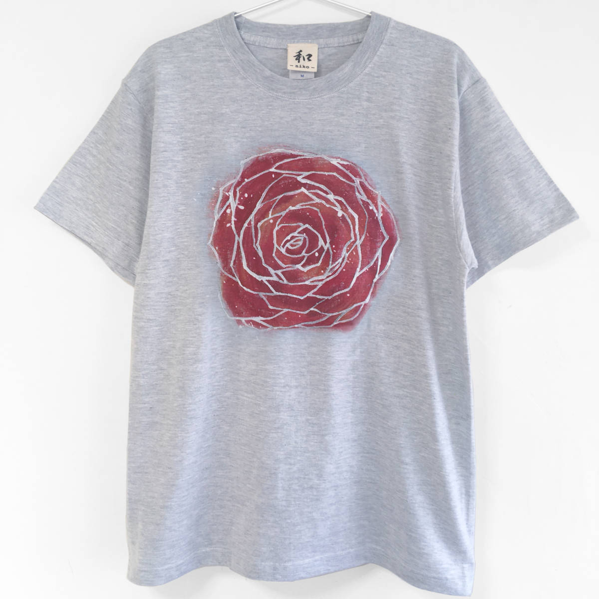 Мужская футболка Размер L Роза с цветочным узором Футболка с ручной росписью Повседневная роза Акварель Рождество, Размер L, круглая шея, узорчатый