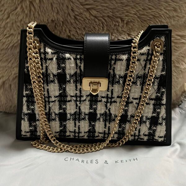 CHARLES & KEITH ショルダーバッグ ブラック・ホワイト