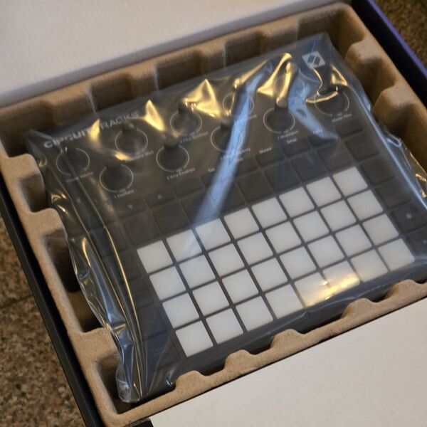 未開封・未使用品 Circuit Tracks/グルーブボックス/NOVATION (ノベーション)
