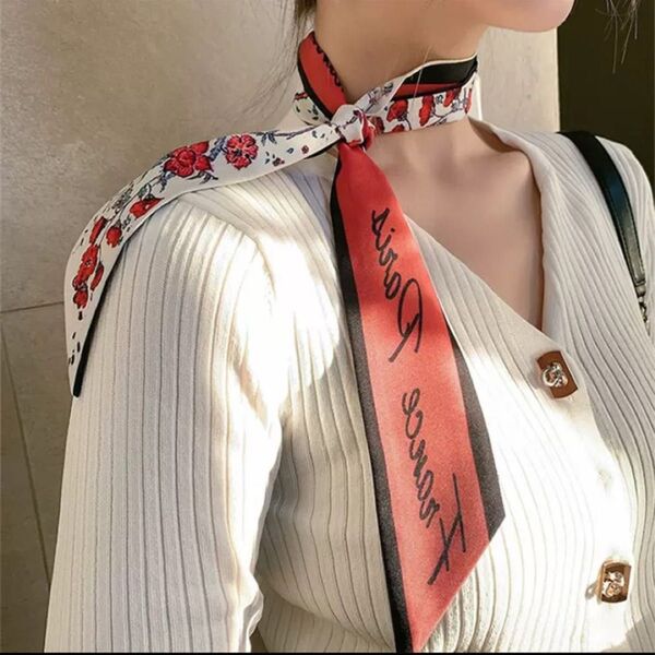 赤い花柄 細スカーフ 7×95cm 多用途 おしゃれなアクセントに 女性らしさ