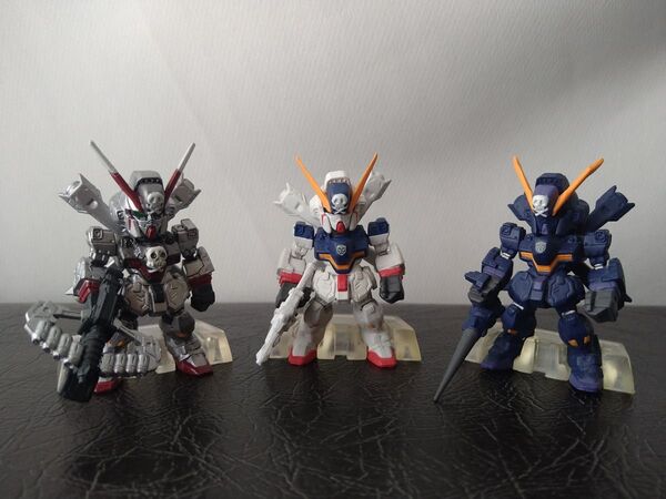 ガンダム コンバージ クロスボーンガンダムX-0、X-1、X-2