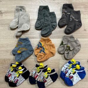 恐竜 働く車 靴下 くつした ソックス 9〜15センチ 9-15 男の子 靴下 滑り止め付き