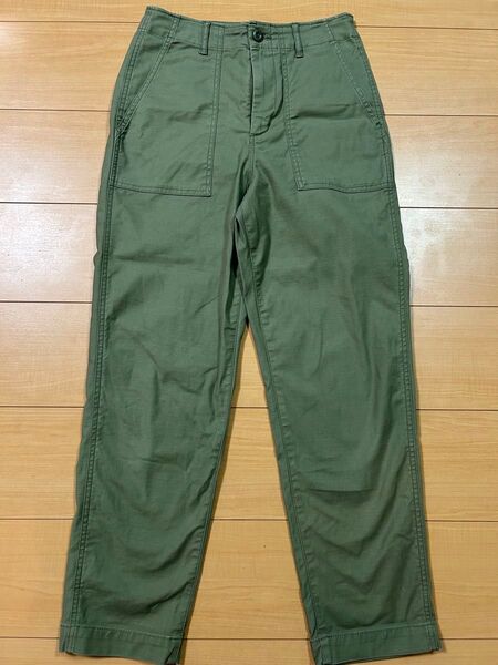 UNIQLOカーキパンツ