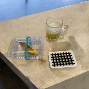 No.328 ミニチュアフード 焼きとうもろこしと大ビールジョッキ 今夜は部屋飲み 1人飲みセット お惣菜 お皿付き