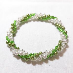 ペレンクロッシェブレスレット(ホワイト・グリーン4mm玉) 16cm
