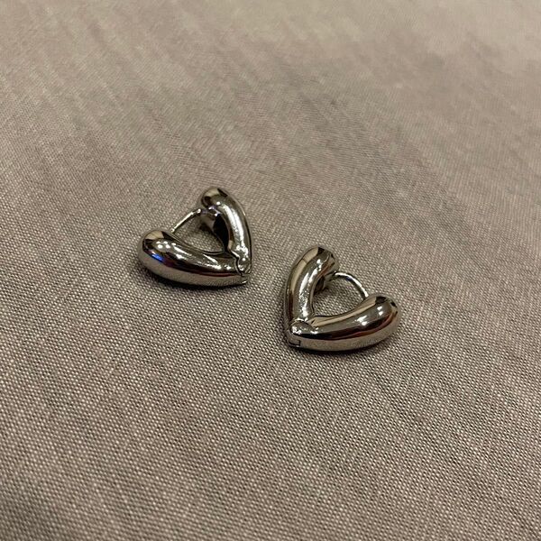 新品☆ハートモチーフ フープピアス シルバー アクセサリー 韓国 バレエコア ハート型 フープピアス シルバー アクセサリー