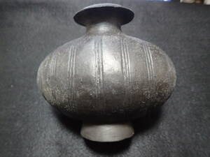  black .. type "hu" pot . era fields and mountains grass inserting . exactly cheap price . exhibition 