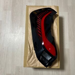 アクア 左テールランプ