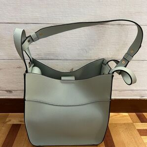 ミントグリーンの2WAYバッグ