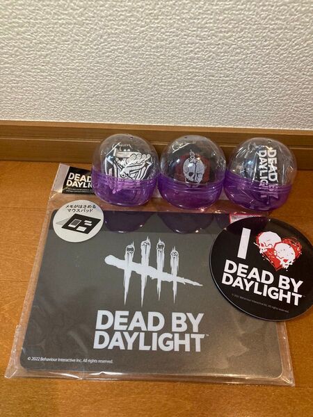 DBDカプセルコレクションとマウスパッドとマグネット