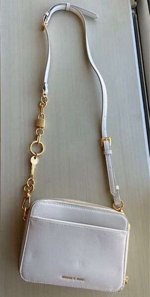 CHARLES & KEITH ホワイト ショルダーバッグ