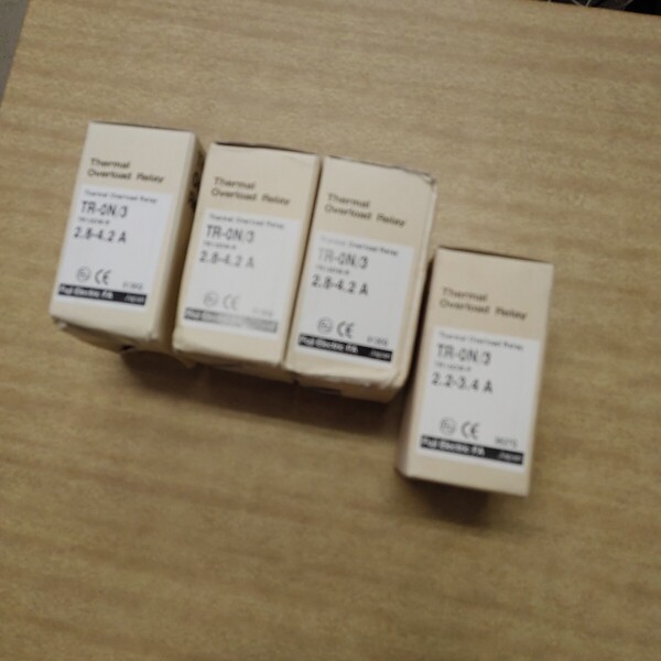 4個 セット たぶん 未使用 富士電機 サーマルリレー TR-0N/3 2.8-4.2A x3 2.2-3.4A x1