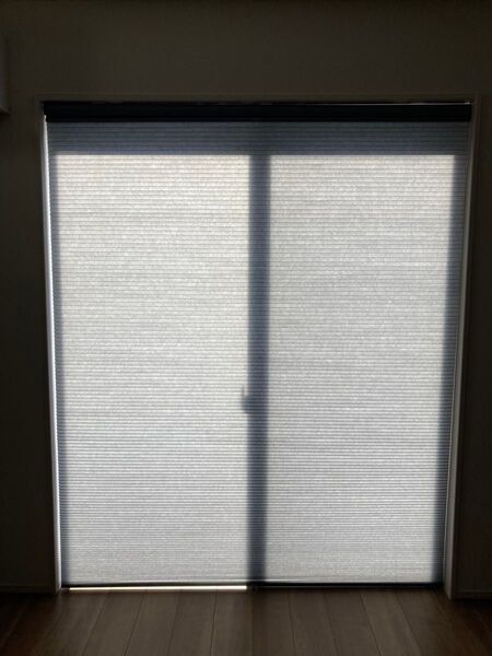 上下開閉式ハニカムスクリーン