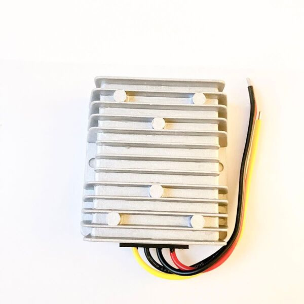 電圧コンバーター DC 12V to 12V 4A 自動車直流コンバータ密封防水 電圧安定化装置 サージプロテクタ電源
